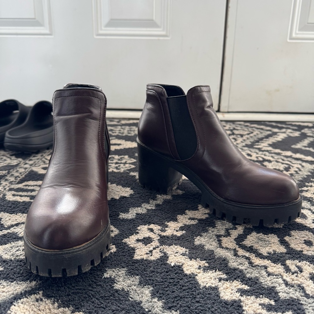 Women’s Chelsea Boots